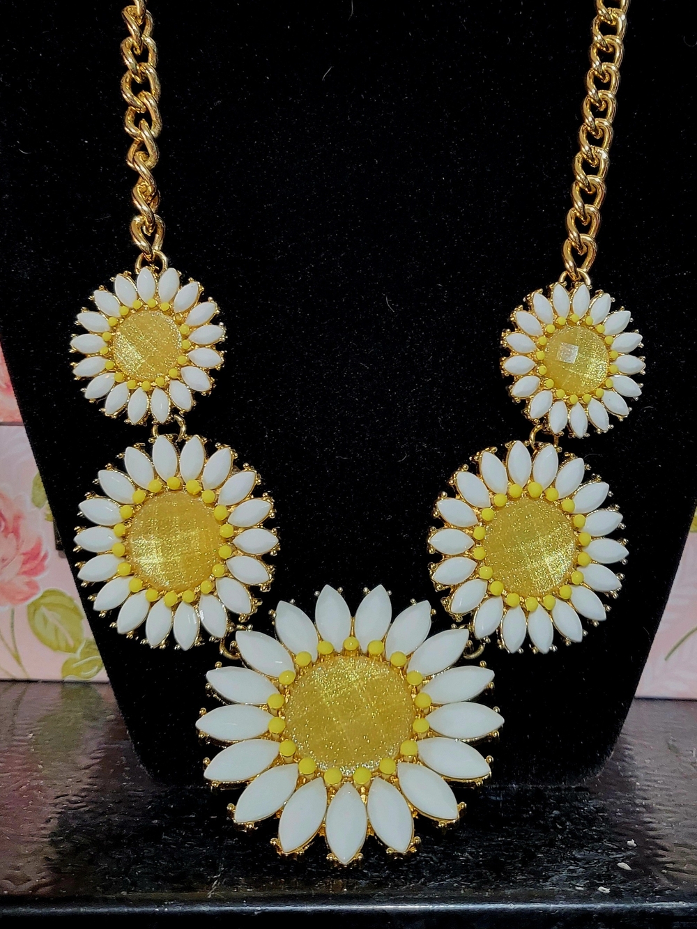 19" Chico's Gold Tone White & Yellow Daisy Sunflower Bib Statement Necklace